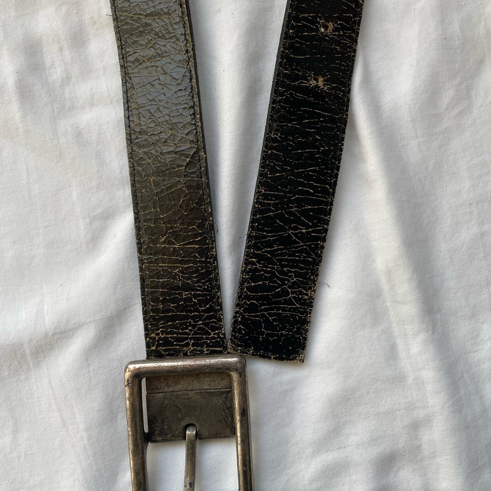 Distressed look reversible black/brown belt silver tone buckle 90’s Y2K Vintage - Picture 2 of 6